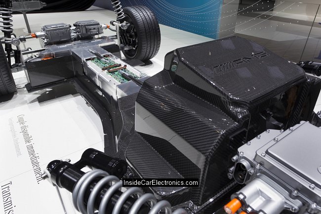 Трехмерная модель карбонового монокока для крепления аккумуляторов и силовых агрегатов в середине электромобиля SLS AMG E-Cell