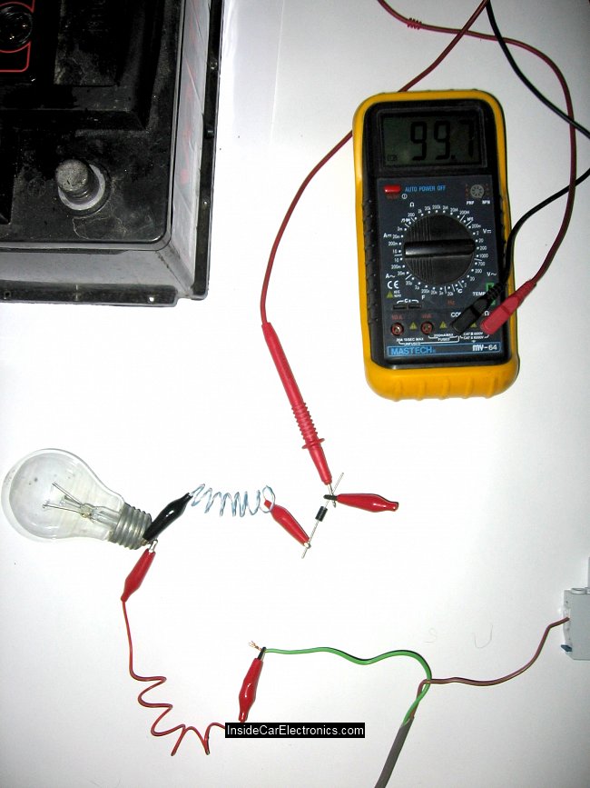 Определяем полярность движения постоянного тока самодельного зарядного устройства после диода от сети переменного тока