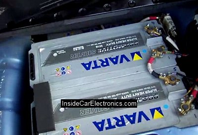 2 тяговых аккумулятора ВАРТА (Varta) установлены в багажнике на месте запасного колеса самодельного электромобиля Daewoo Matiz