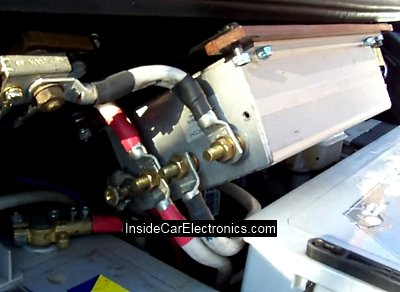 Контроллер двигателя электромобиля - управляет токами в сети между тяговыми аккумуляторами и обмотками двигателя