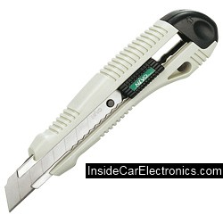 Нож канцелярский для вырезания самоклеющйся звукоизоляции с последующим нанесением на внутреннюю часть кузова автомобиля