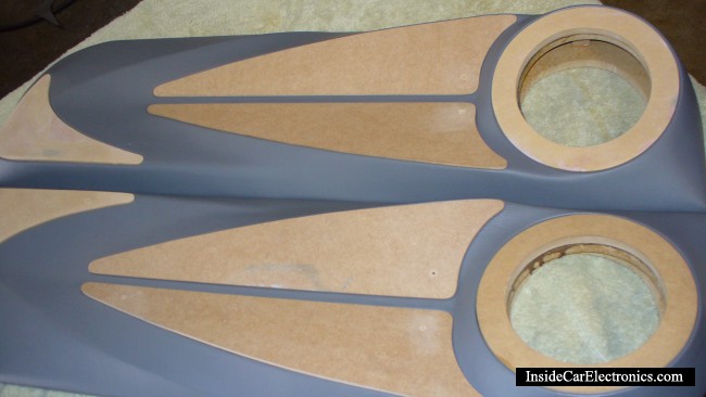 Выкройка, обрезка и поклейка обшивки кик панели в соответствии с дизайном салона автомобиля и в цвет обшивки боковых панелей на дверях