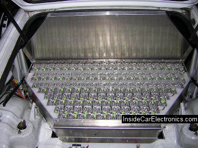 Модуль из 200 ионисторов компании BOOSTCAP повышенной емкости установлены в багажник электромобиля для системы рекуперации и для быстрого накопления энергии при зарядке. 